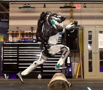 石英晶體振蕩器性能下的跑酷機器人顛覆人類三觀